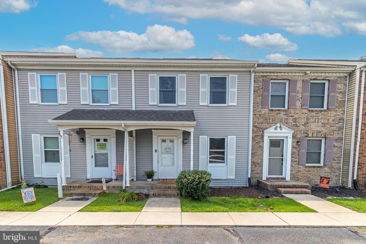4 FRANKLIN SQ Property Photo 1