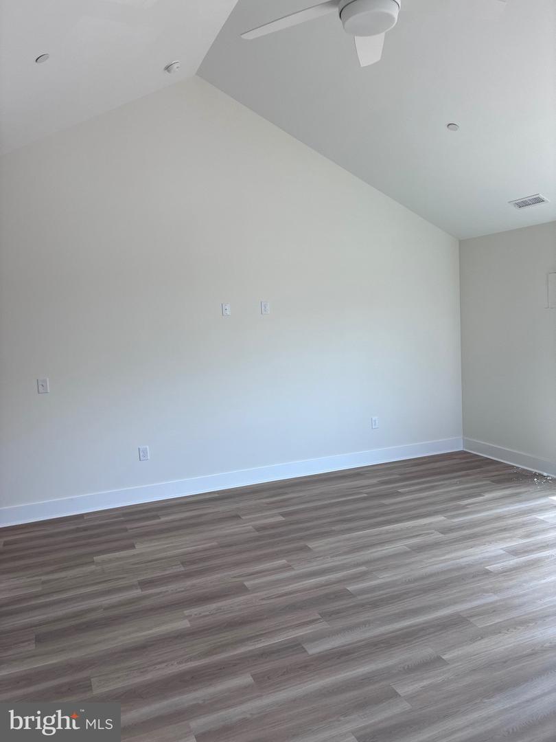 14 142 St Property Photo 16
