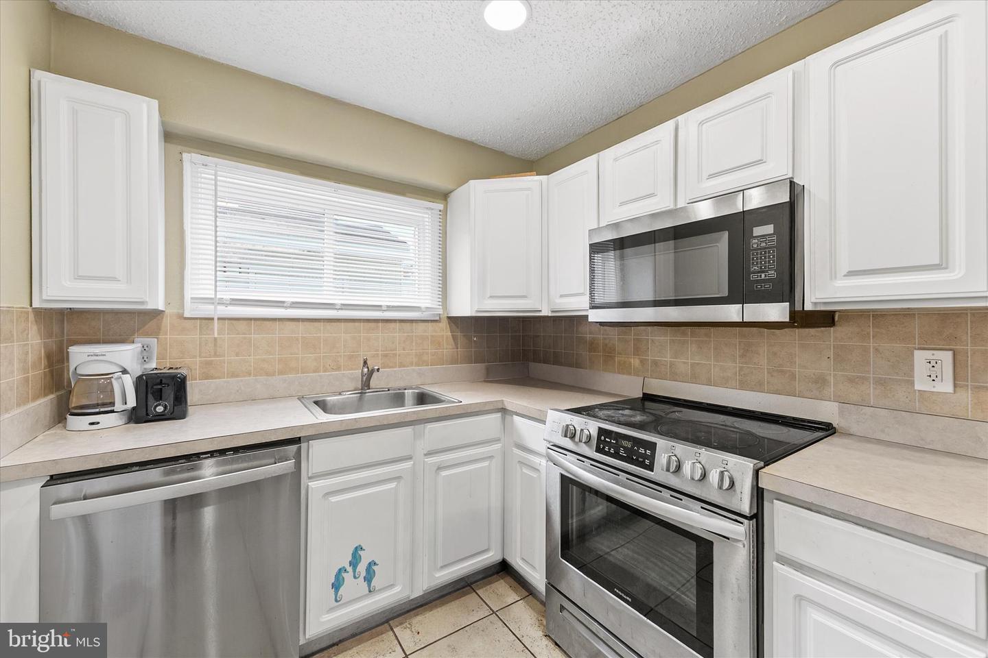 207 8th St #102c Property Photo 9