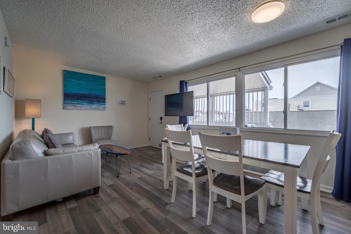 207 8TH ST #201W Property Photo 1
