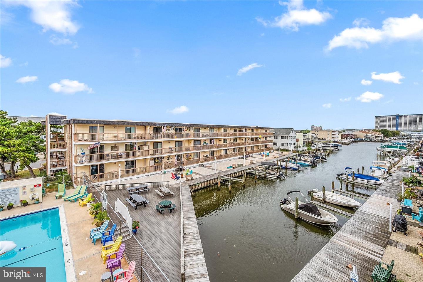 170 CAPTAINS QUARTERS RD #204 Property Photo 1