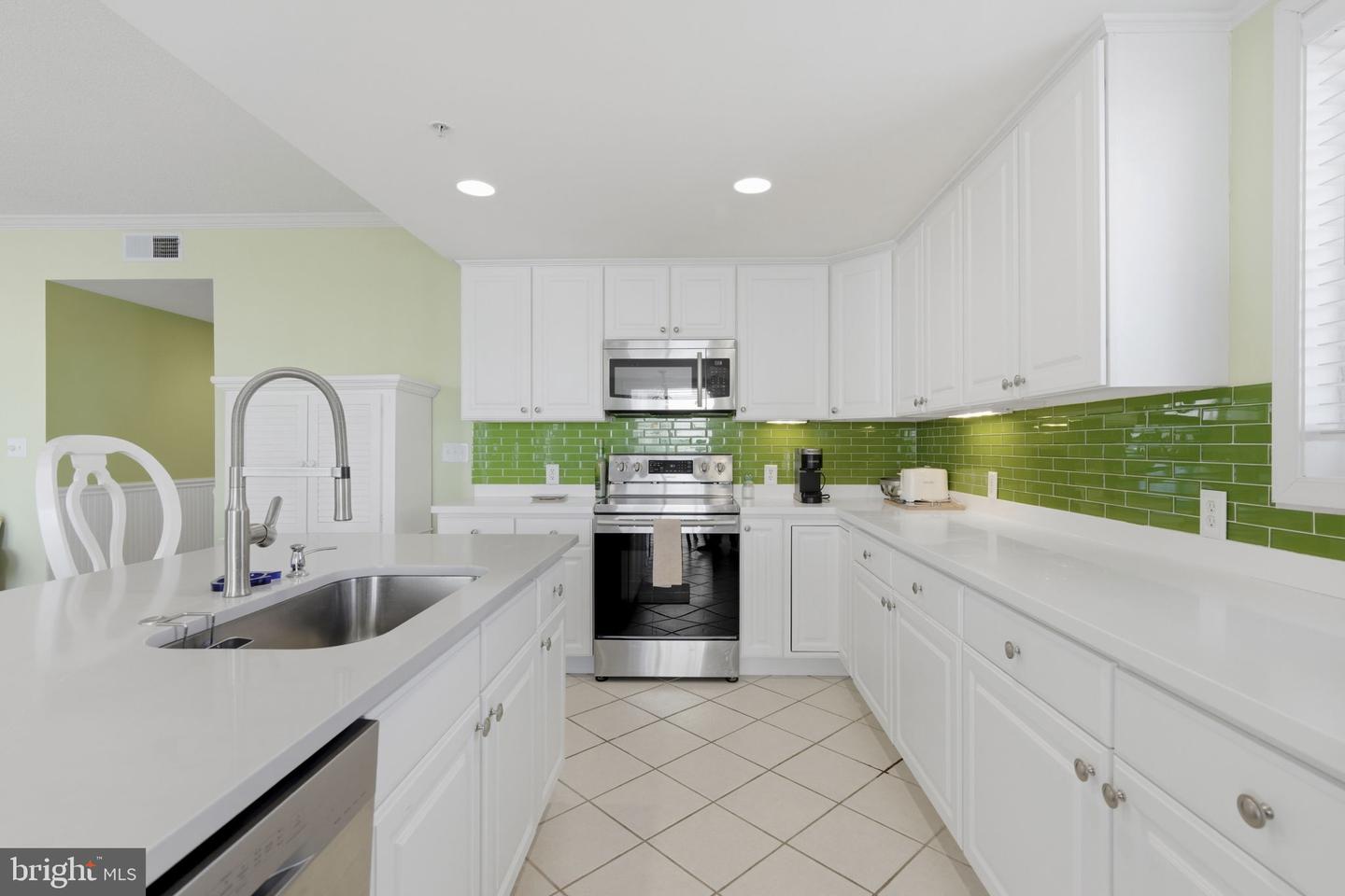 12 92nd St #204 Property Photo 4