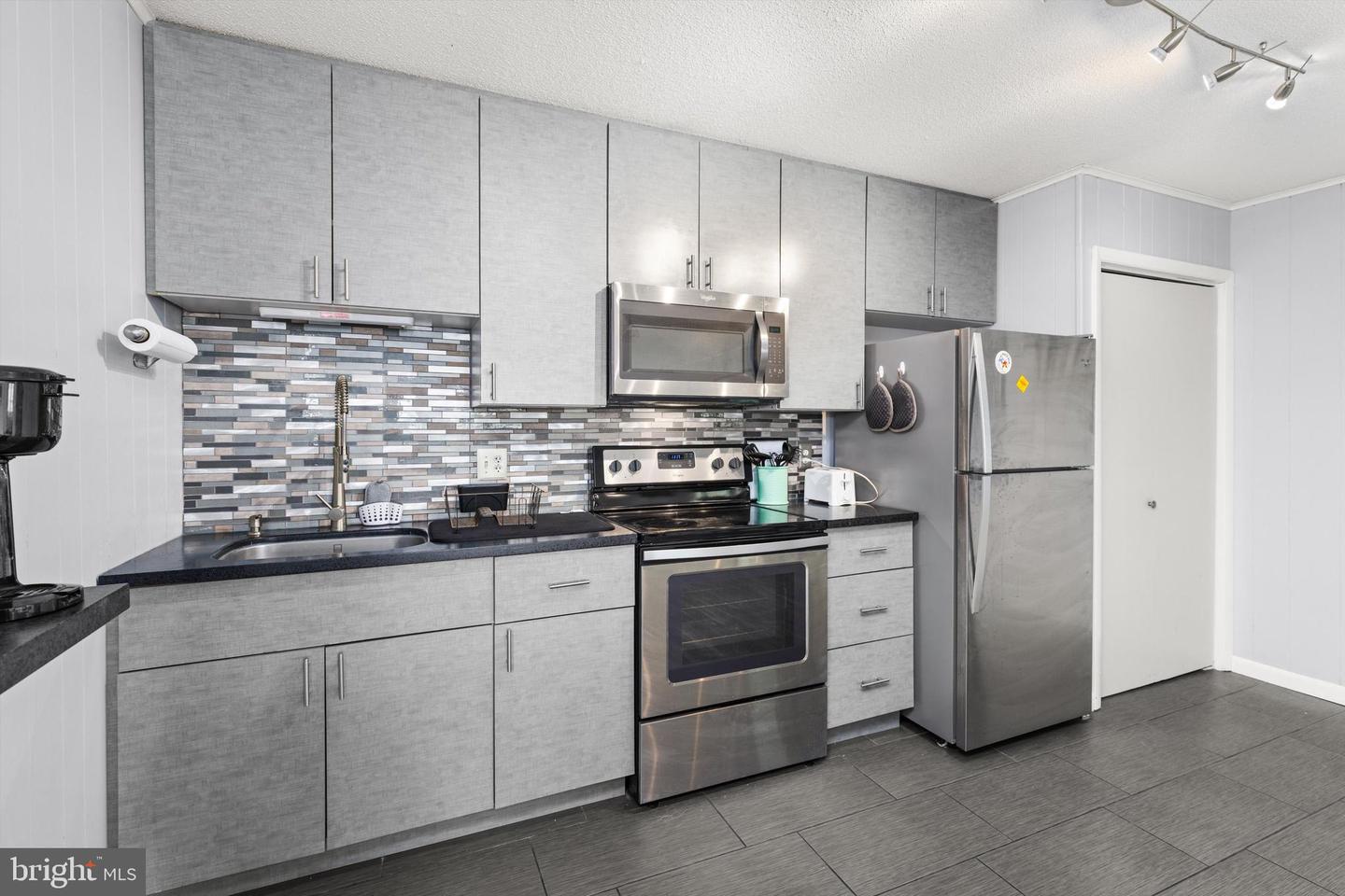 2801 N Baltimore Ave #309 Holiday Plaza Property Photo 34