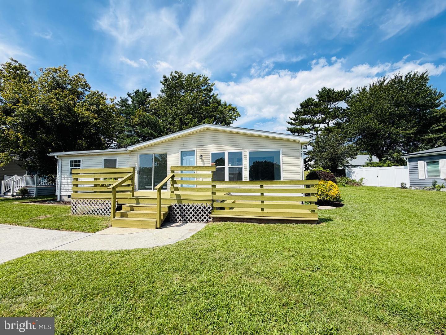 37 ANCHOR WAY DR Property Photo 1
