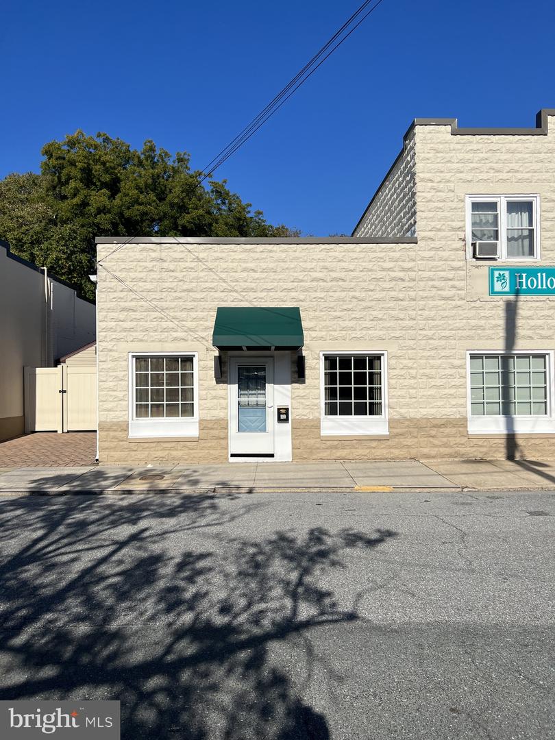 109 Vine St #b Property Photo 2