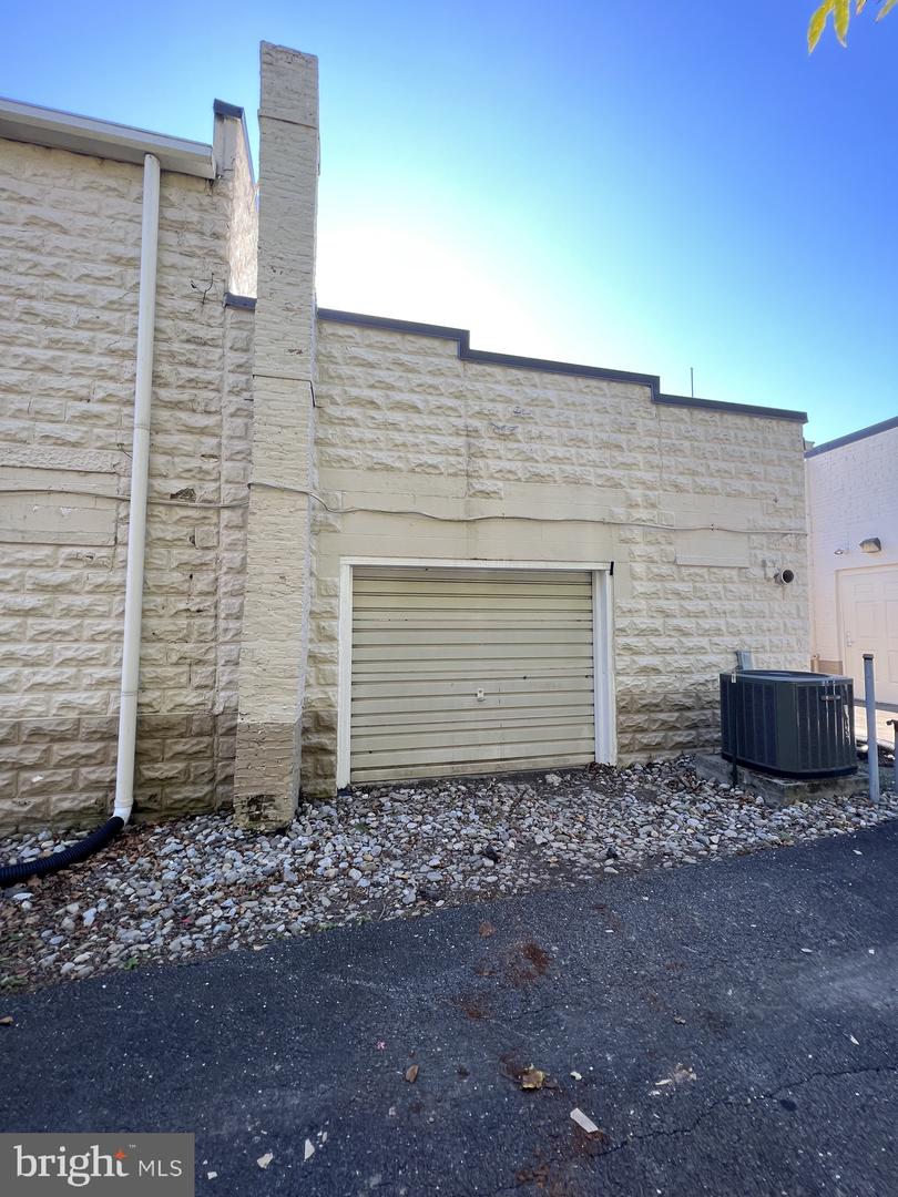 109 Vine St #b Property Photo 4