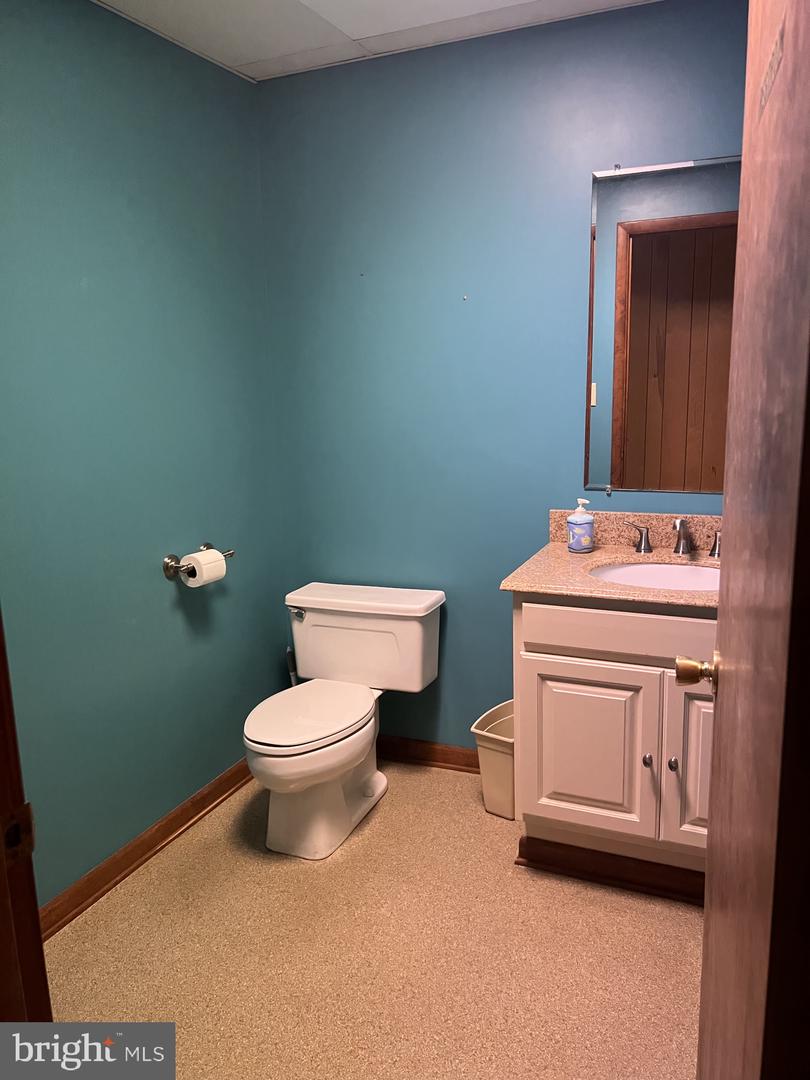 109 Vine St #b Property Photo 11