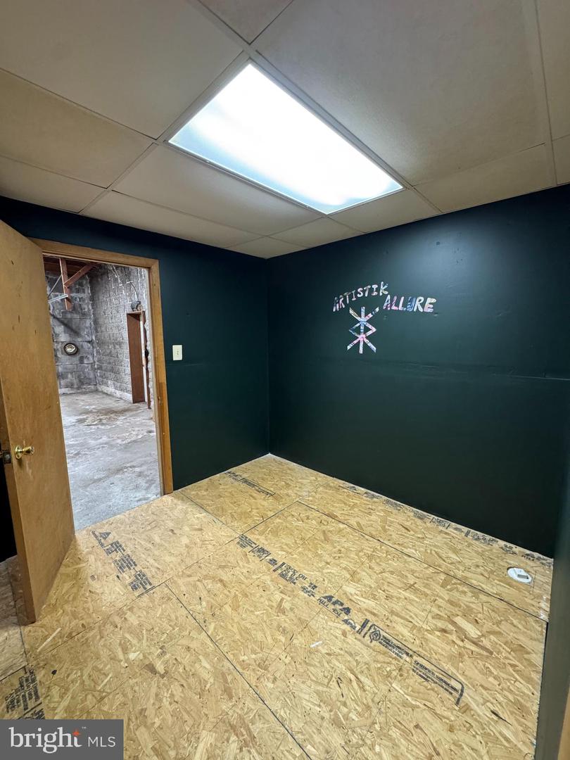 109 Vine St #b Property Photo 17