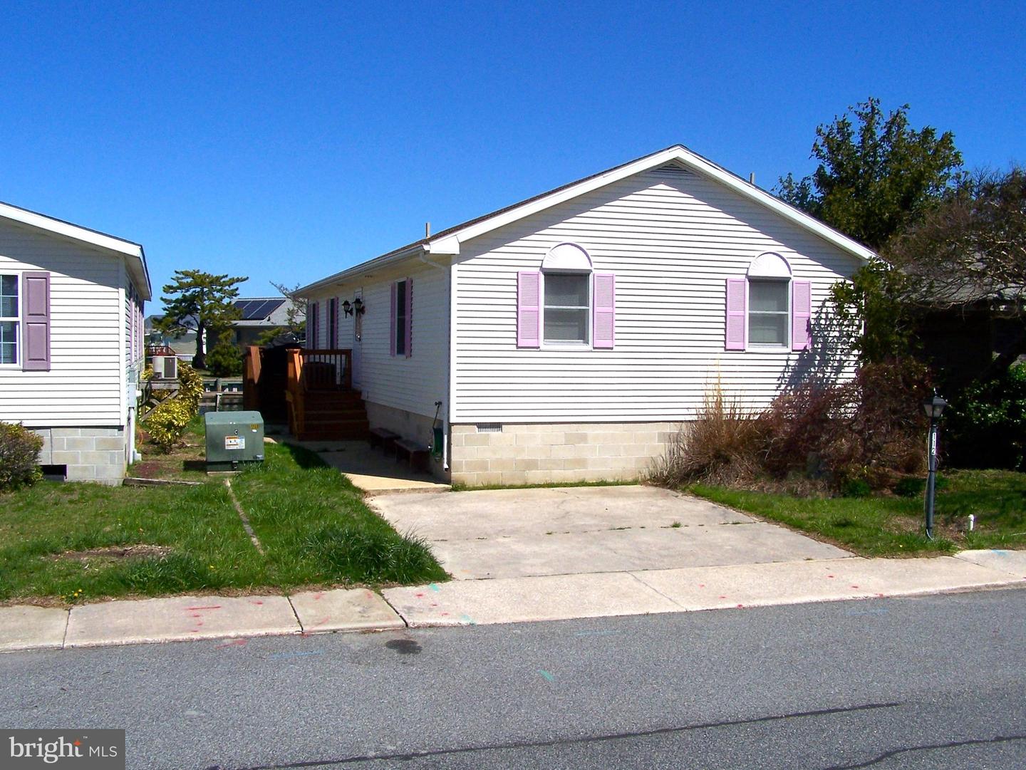 112 Sea Breeze Dr Property Photo 1