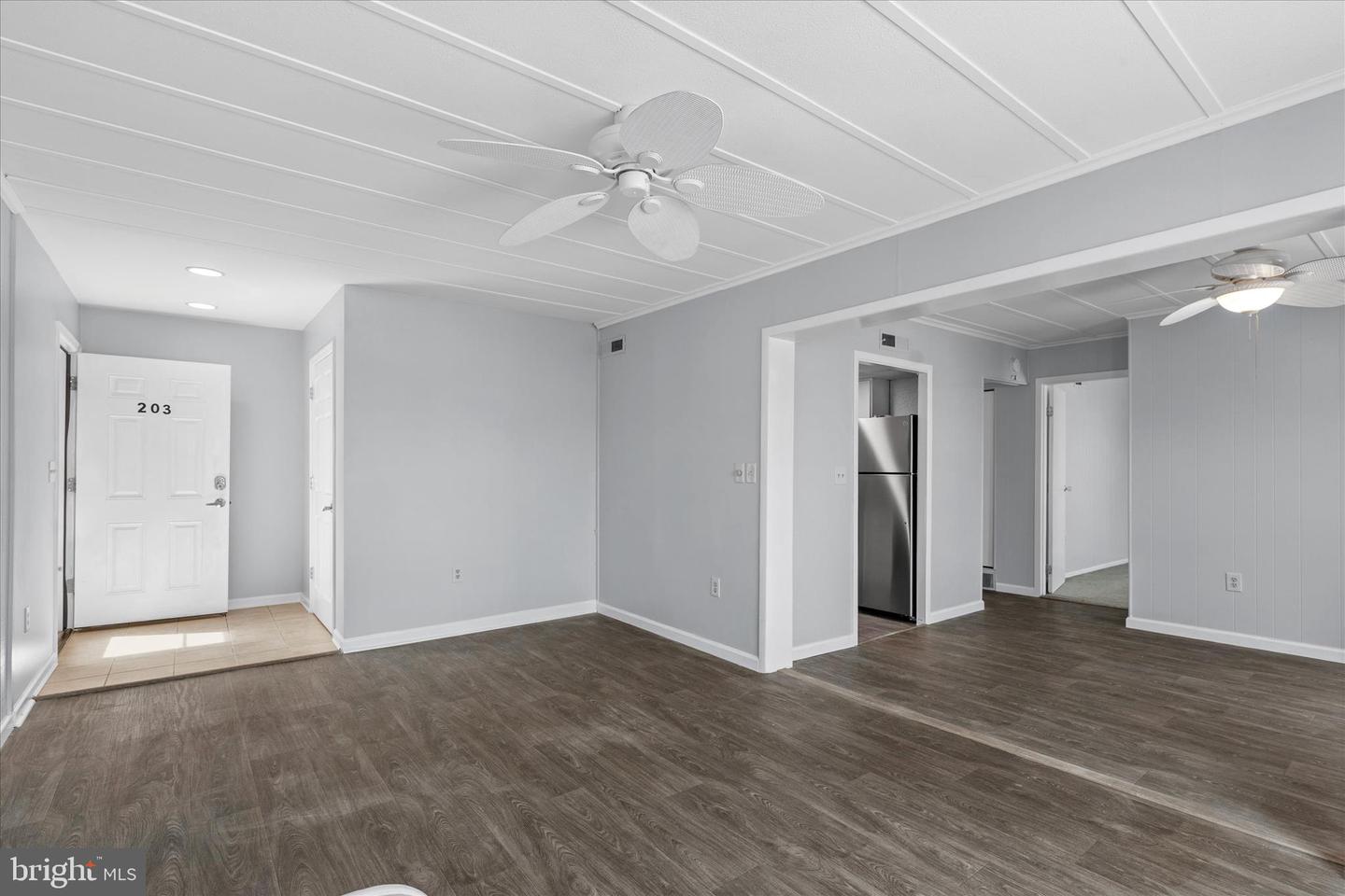407 Lark Ln #11203 Property Photo 6