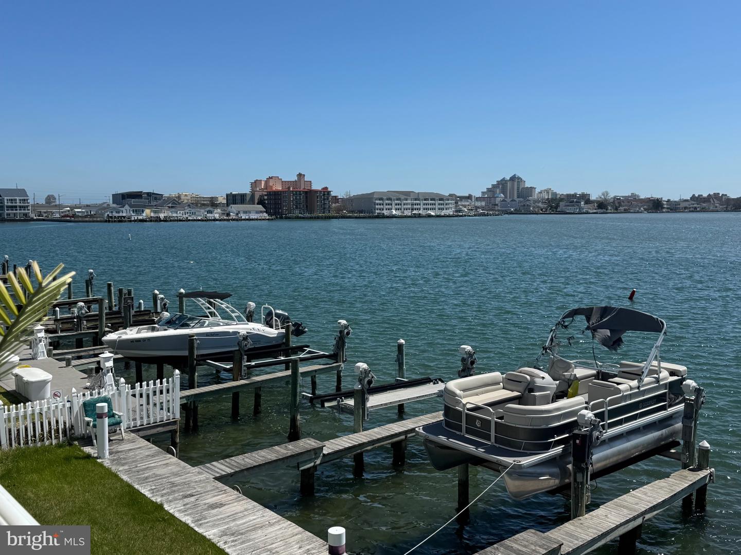 421 Bayshore Dr #202 Property Photo 1
