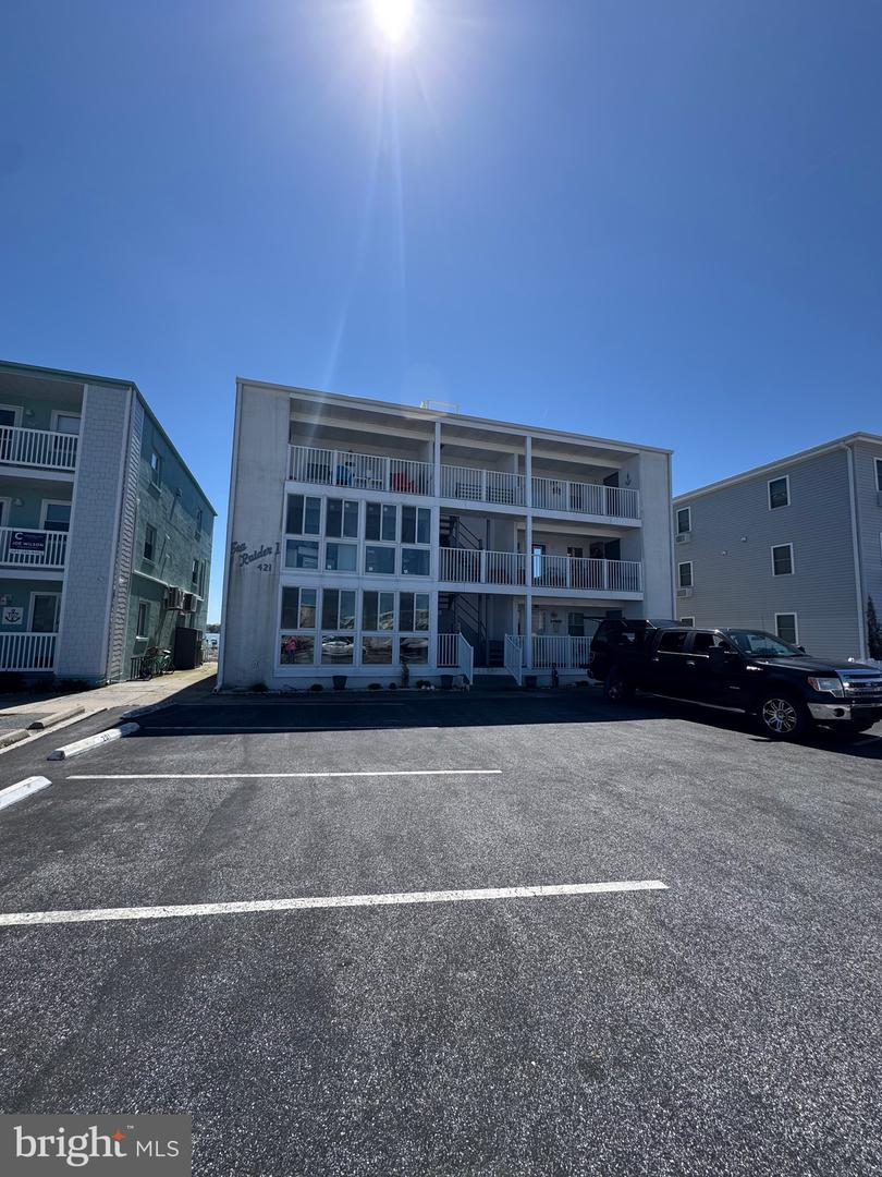 421 Bayshore Dr #202 Property Photo 2