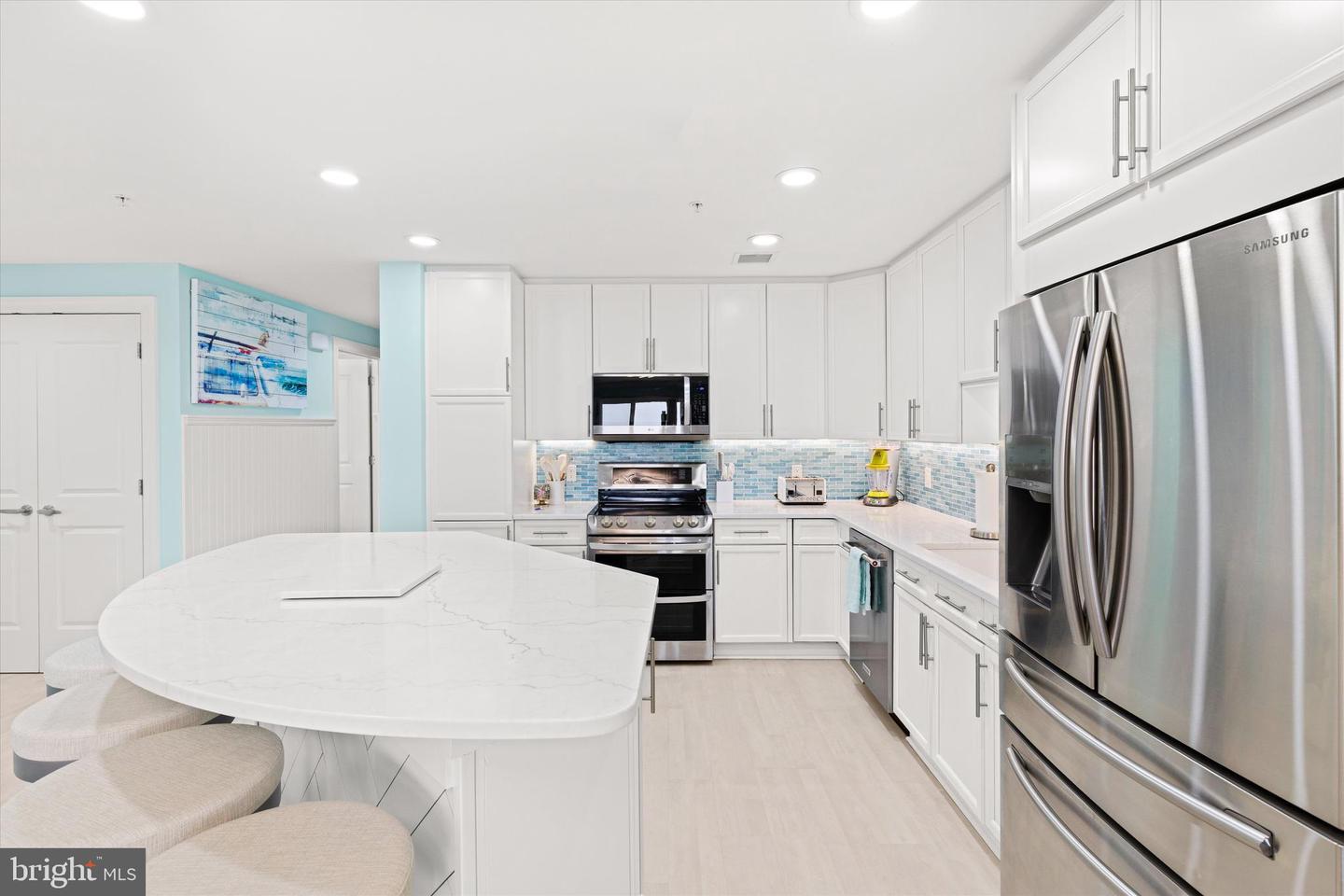 2 48th St #1002 Gateway Grand Property Photo 4