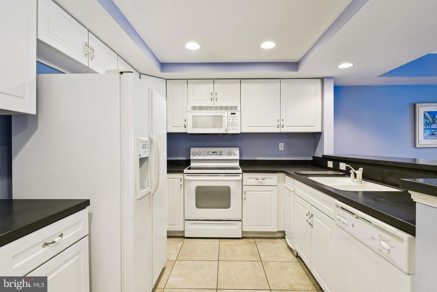111 76th St #304 Property Photo 16