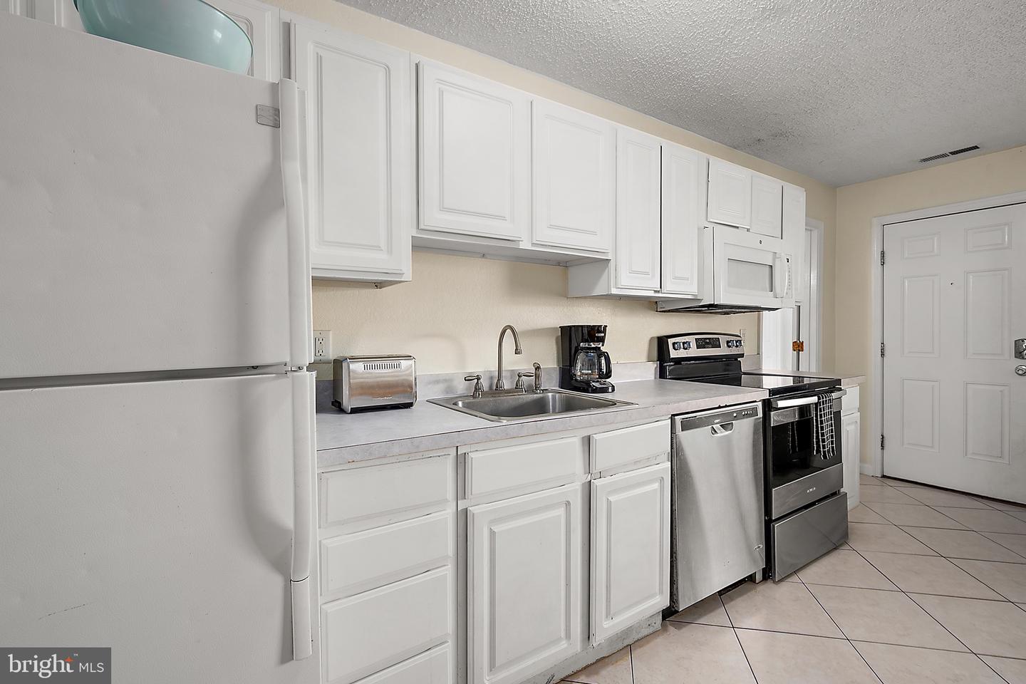 207 8th St #203e Property Photo 17