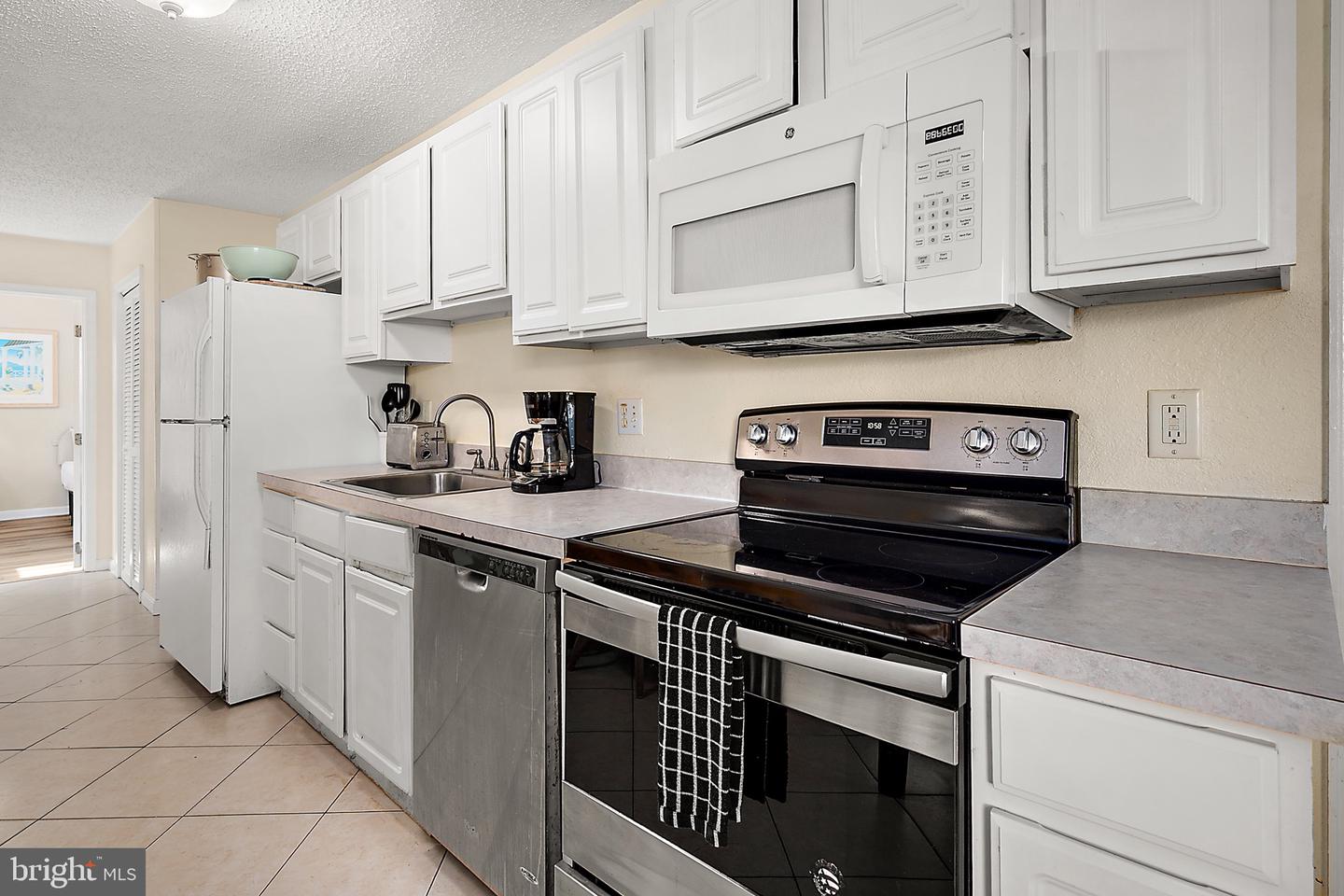 207 8th St #203e Property Photo 18