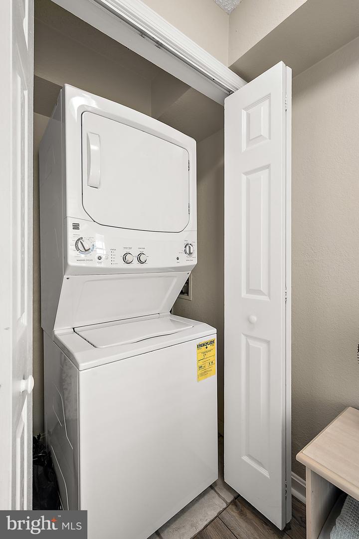 207 8th St #203e Property Photo 22