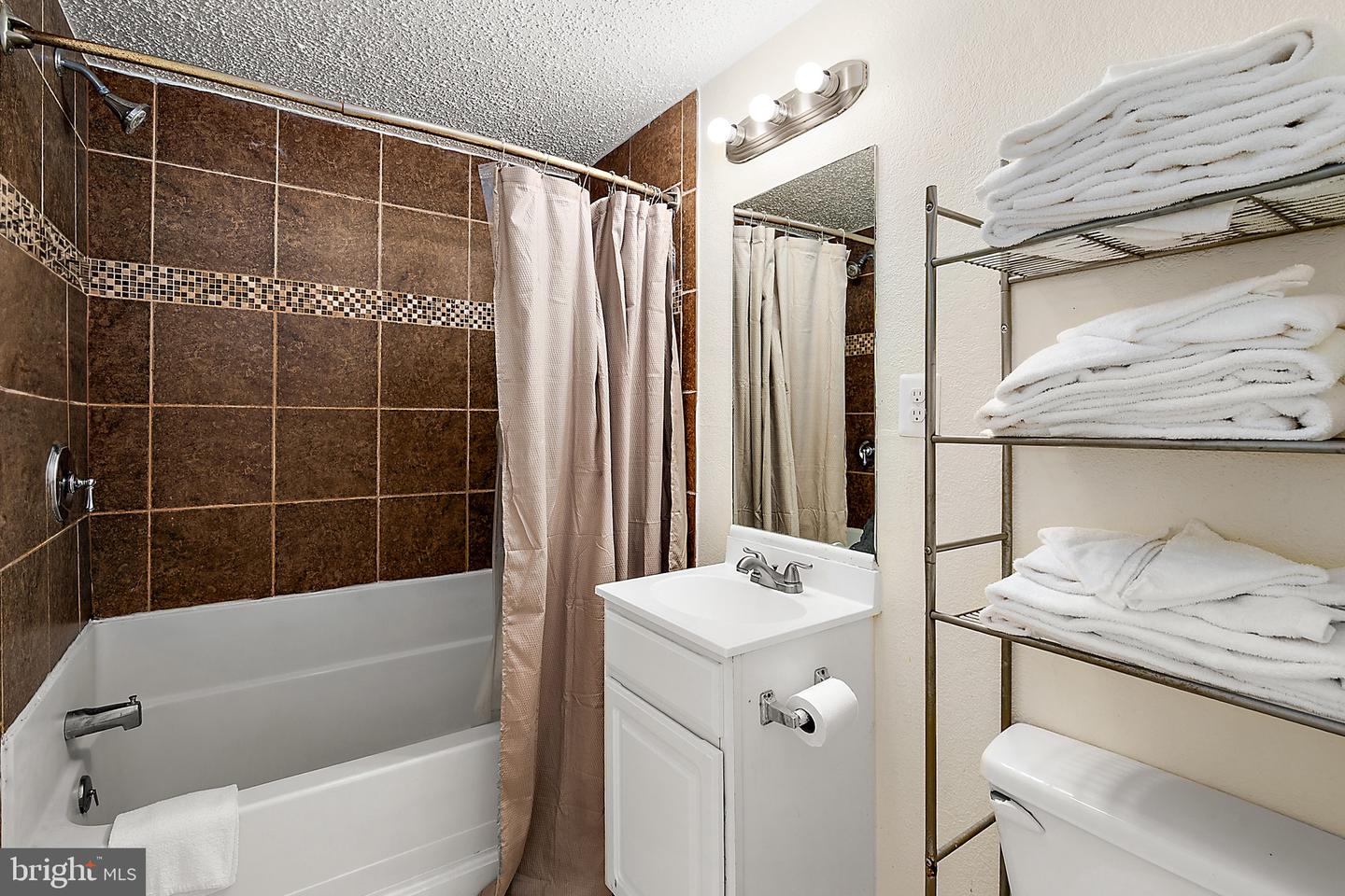 207 8th St #203e Property Photo 23