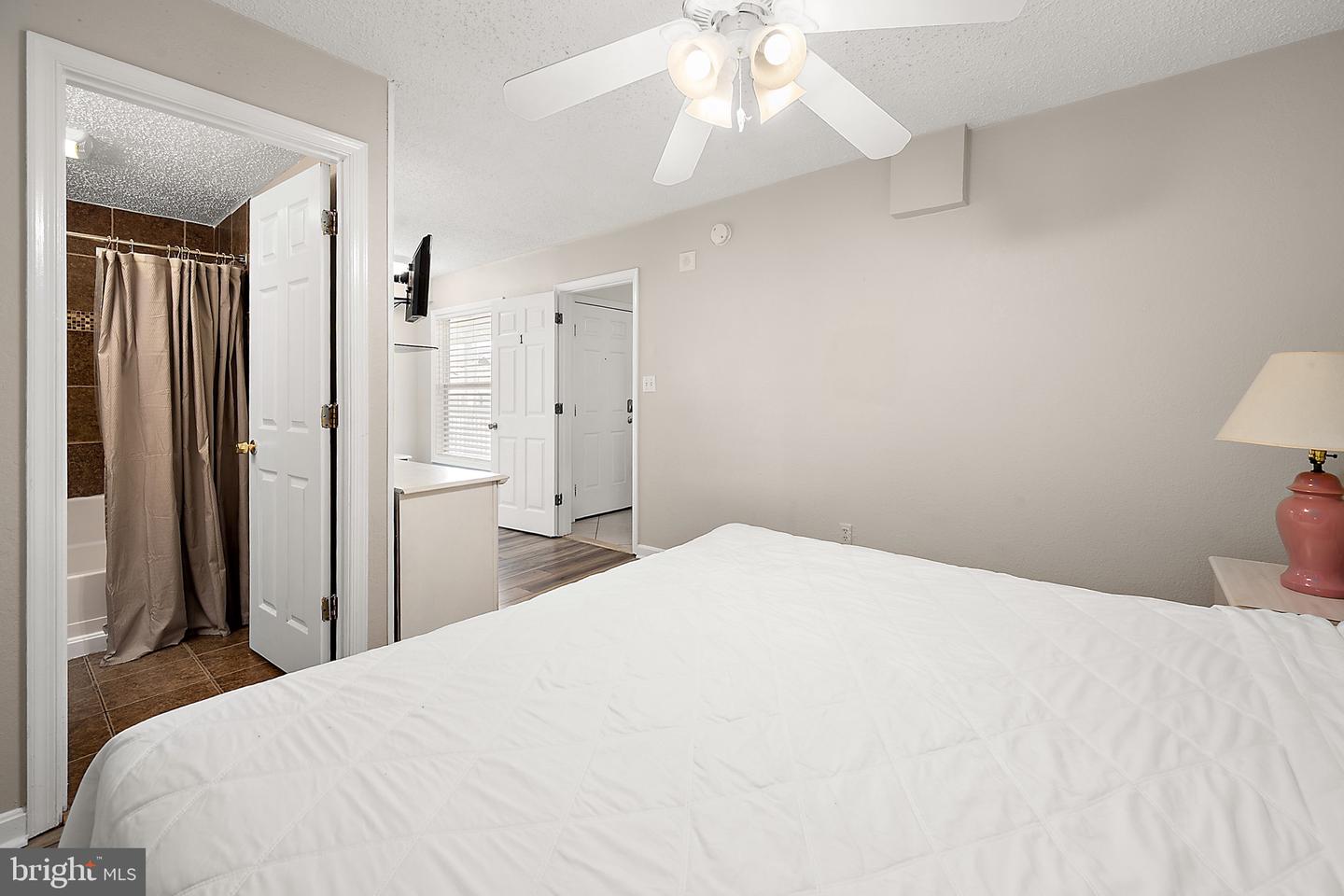 207 8th St #203e Property Photo 32