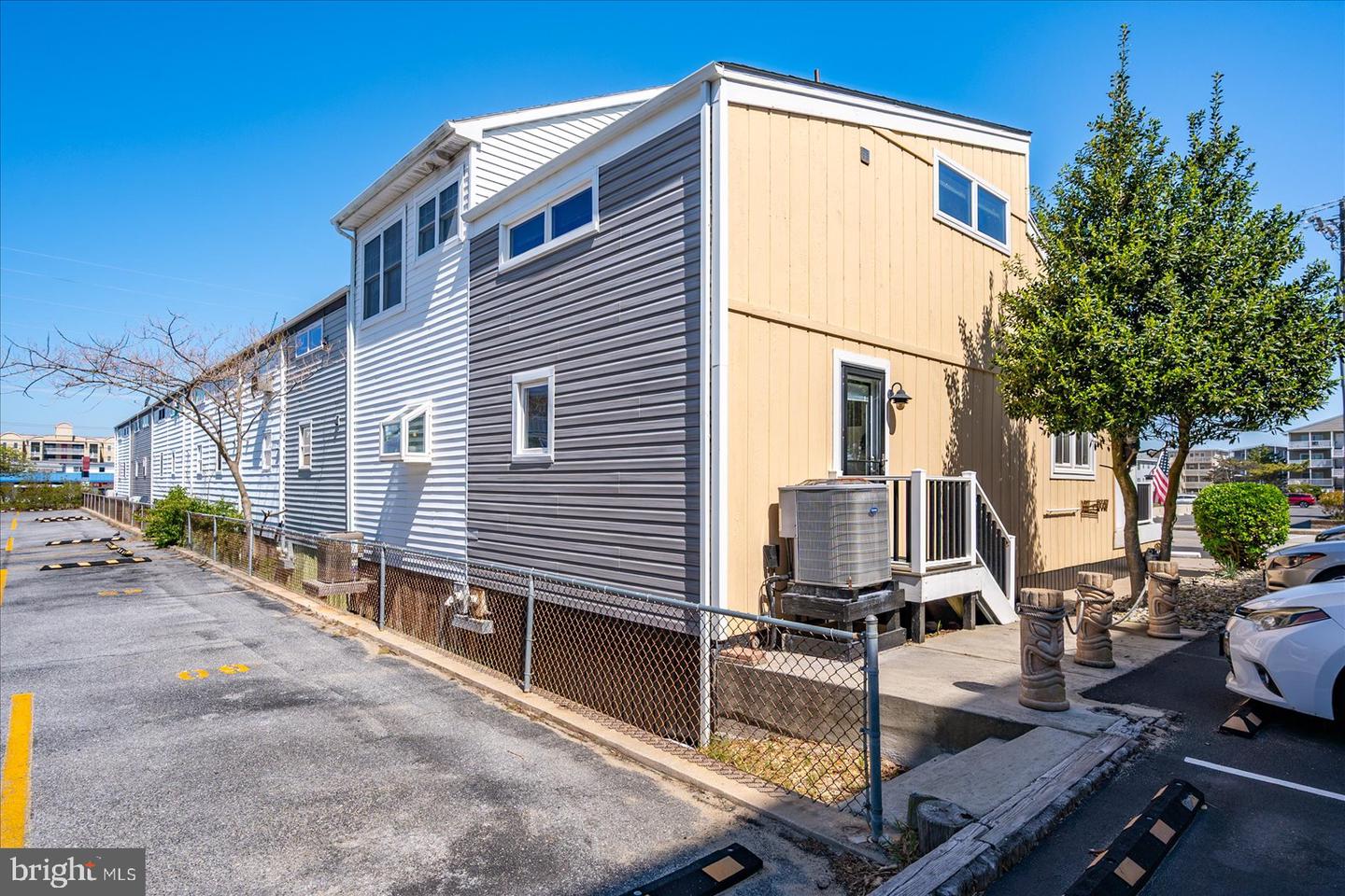 5 73rd St Property Photo 3