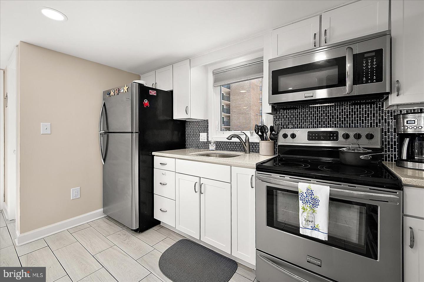 5 73rd St Property Photo 15