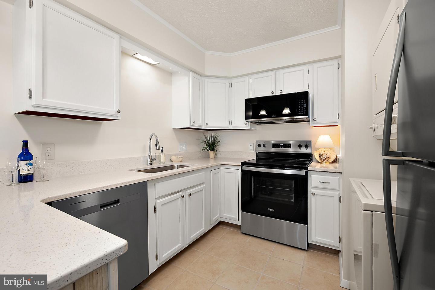 8 121ST ST #202A Property Photo 1