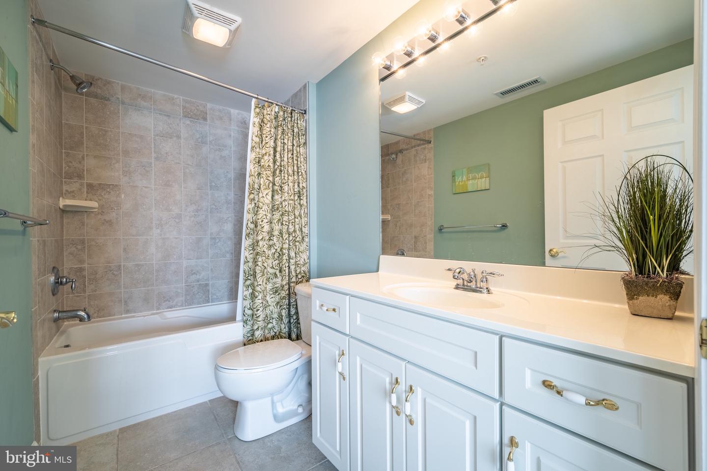 111 76th St #101 Property Photo 5