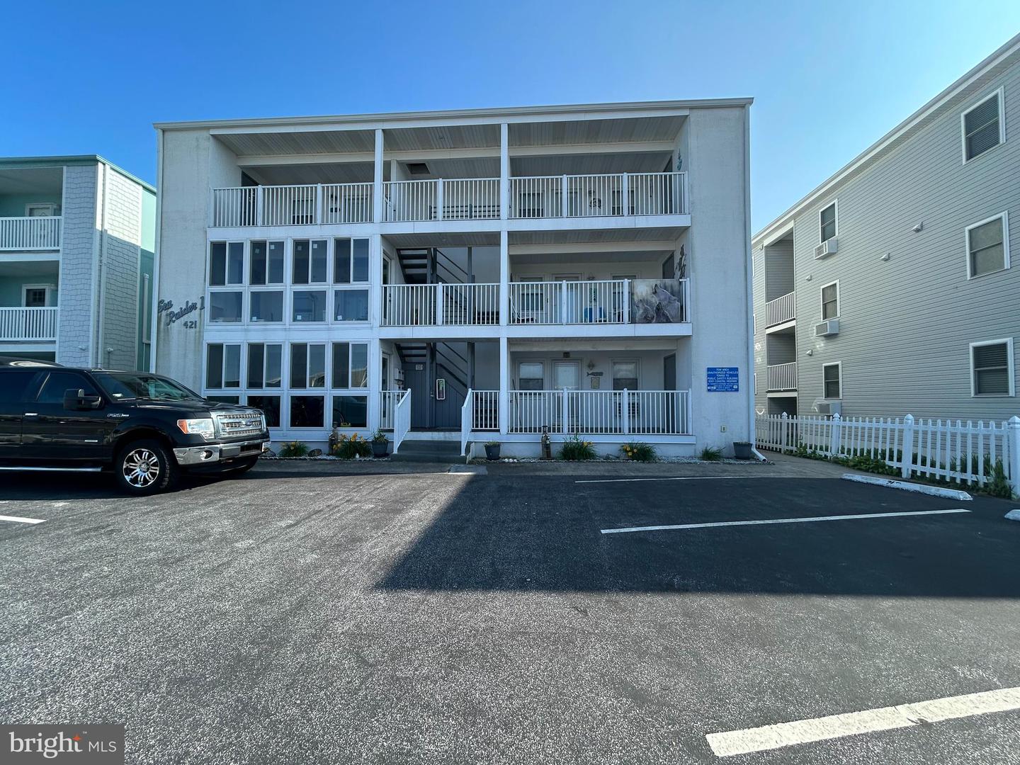 421 BAYSHORE DR #102 Property Photo 1