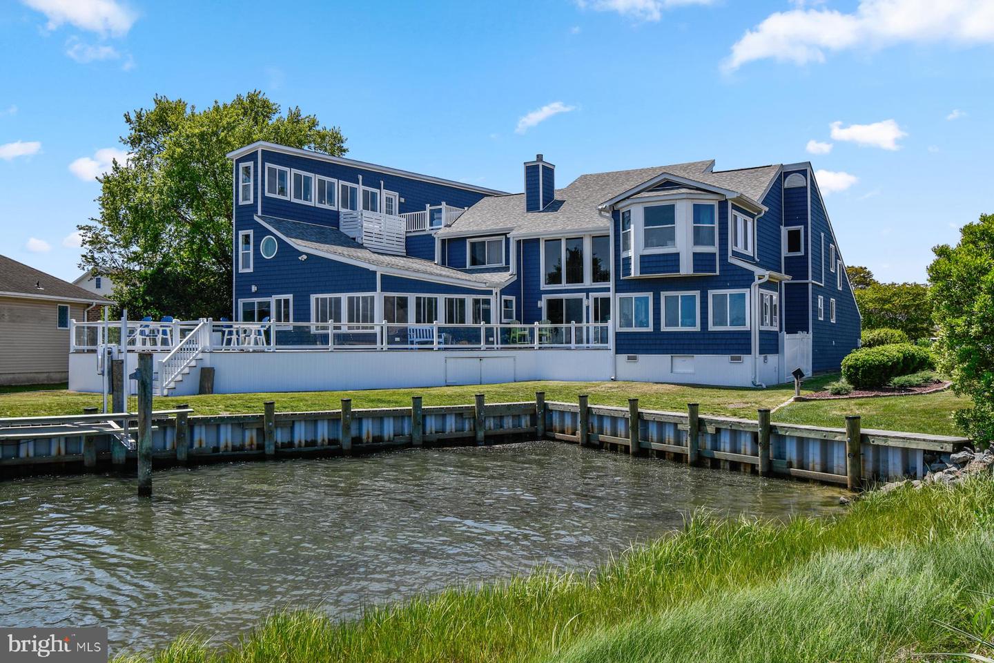 23 MALLARD DR E
