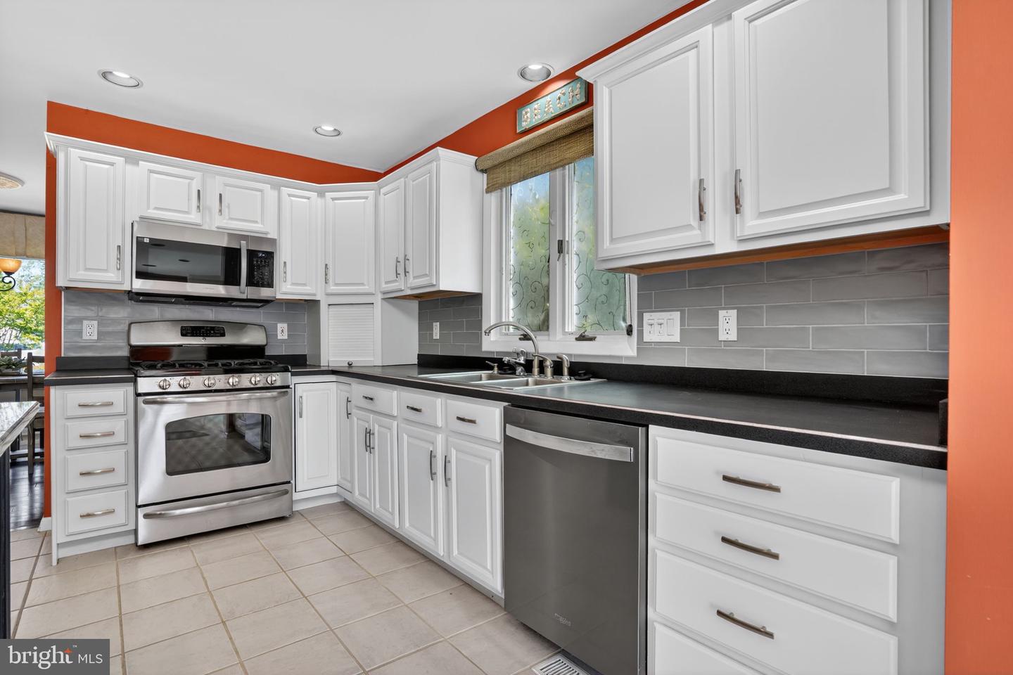 6 Heron Isle Ct Property Photo 11