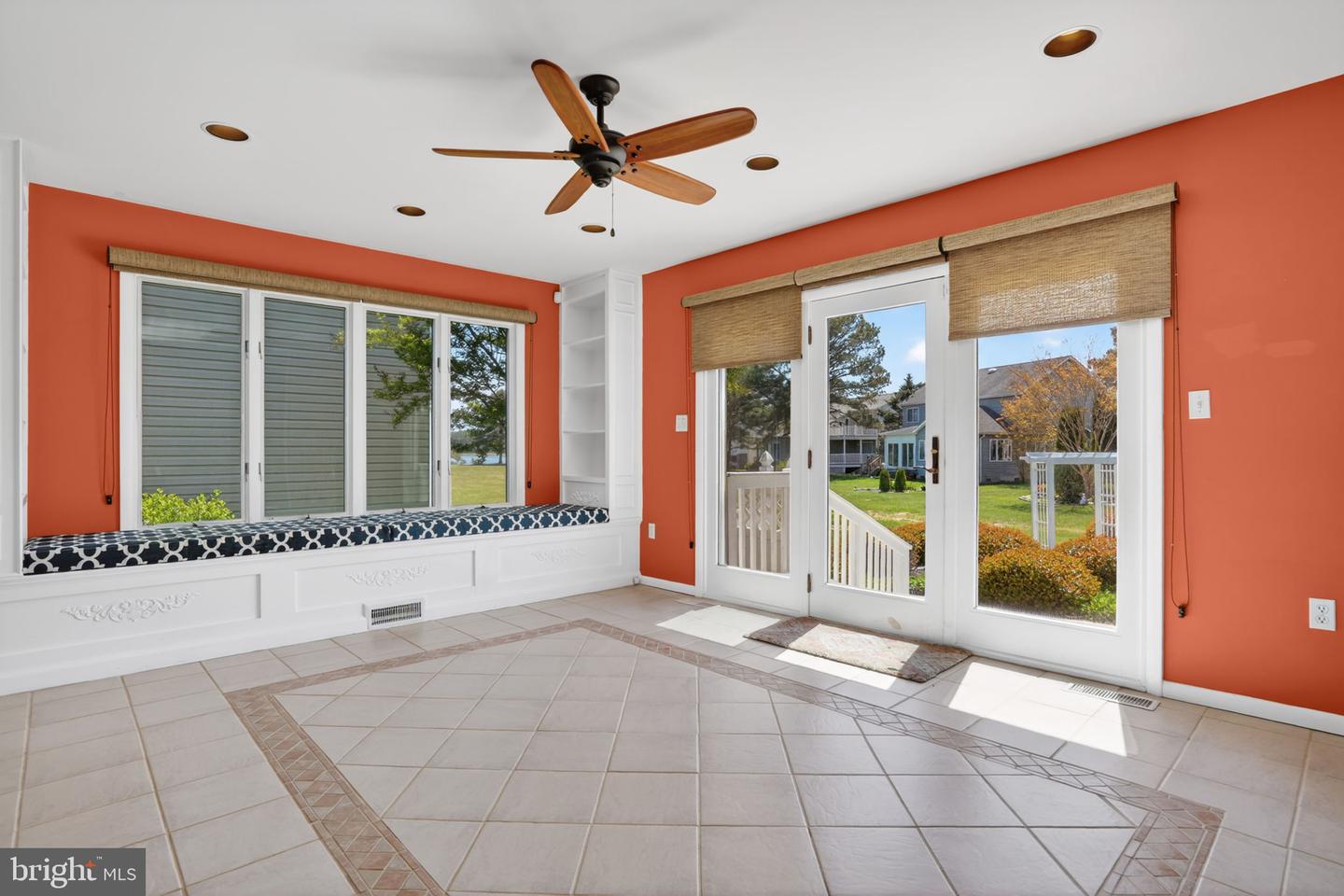 6 Heron Isle Ct Property Photo 15