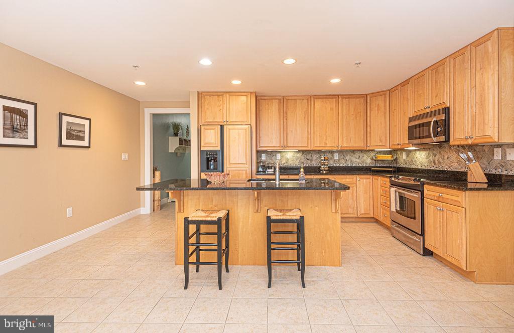 301 14th St #205 Property Photo 5