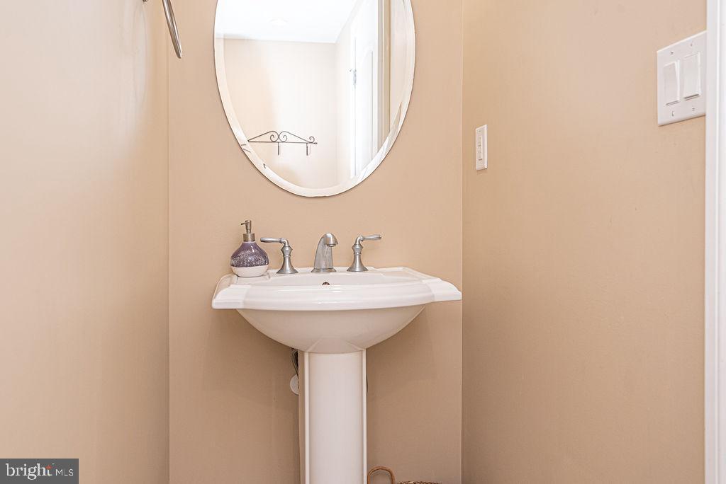 301 14th St #205 Property Photo 41