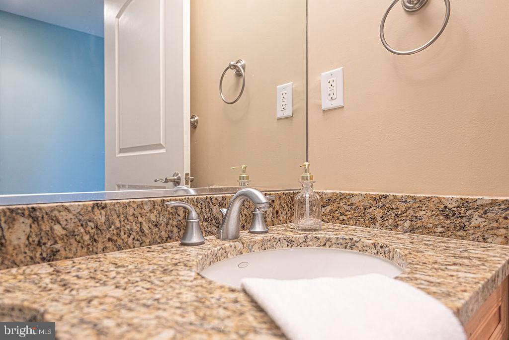 301 14th St #205 Property Photo 56