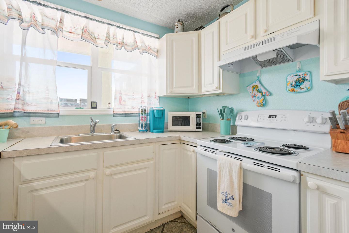 207 8th St #103c Property Photo 8