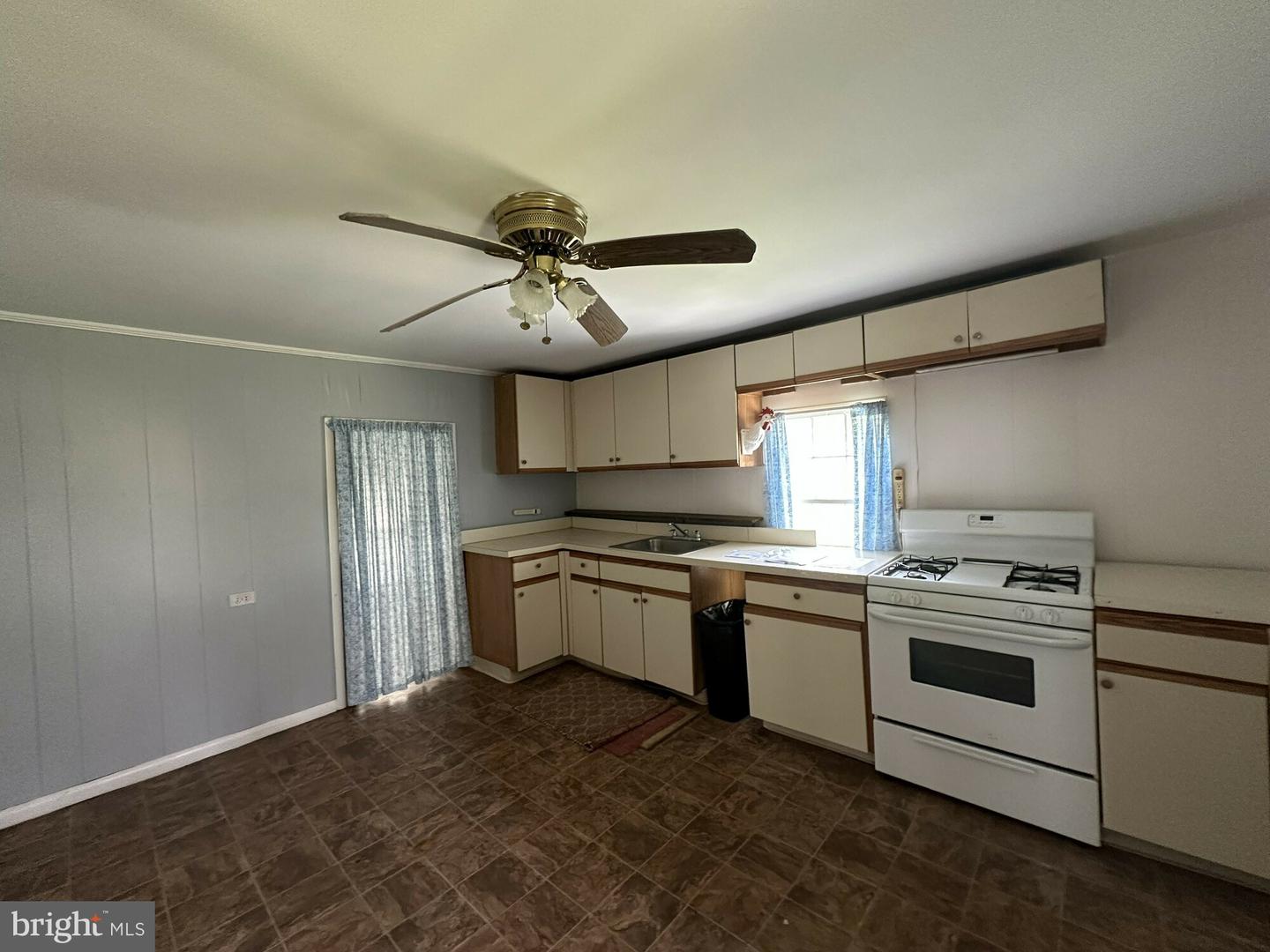 10037 Main St Property Photo 17