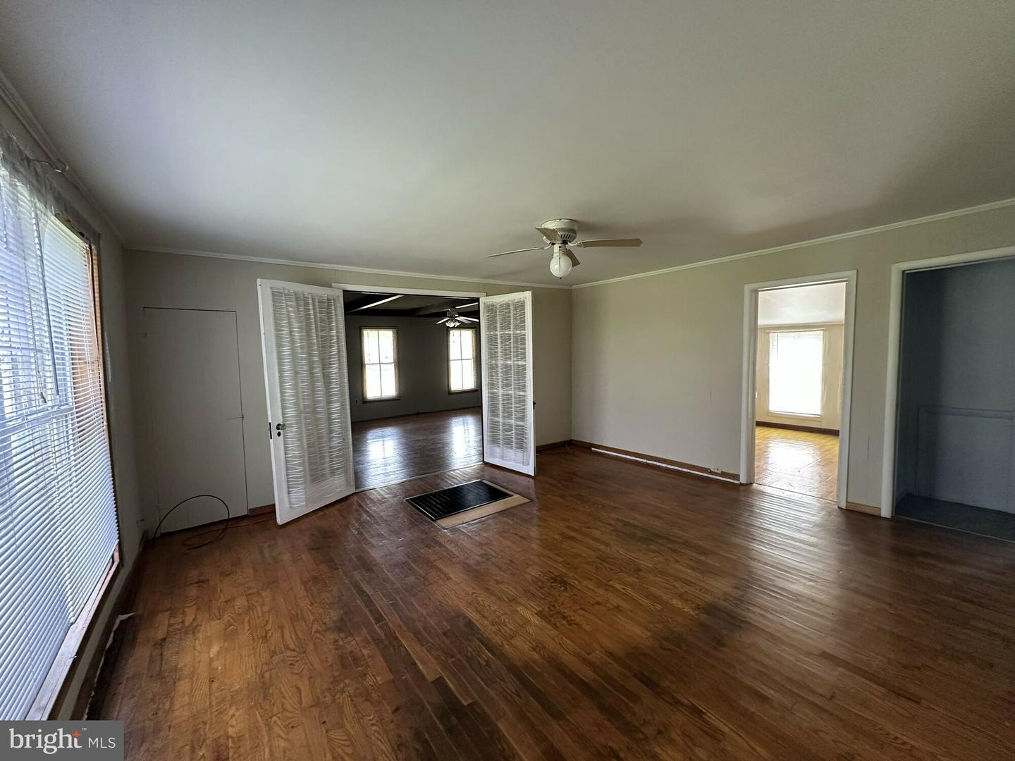 10037 Main St Property Photo 20