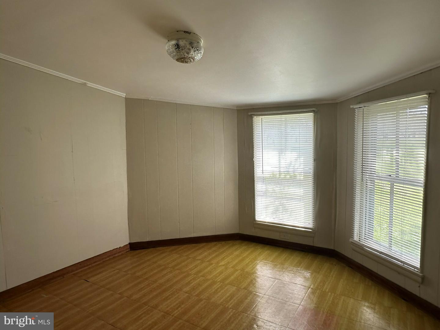 10037 Main St Property Photo 23