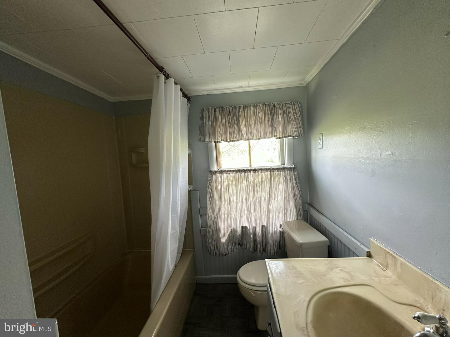 10037 Main St Property Photo 24