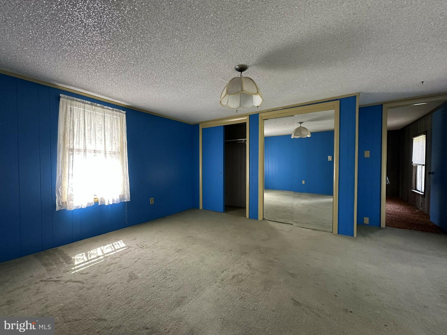 10037 Main St Property Photo 28