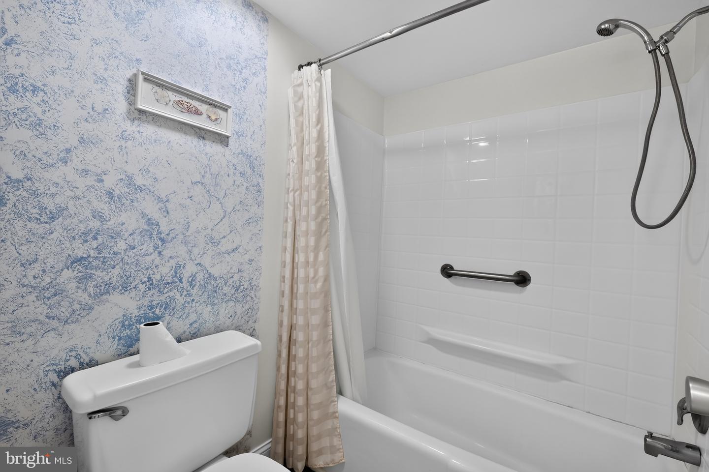 438 Ocean Pkwy #10 Property Photo 7