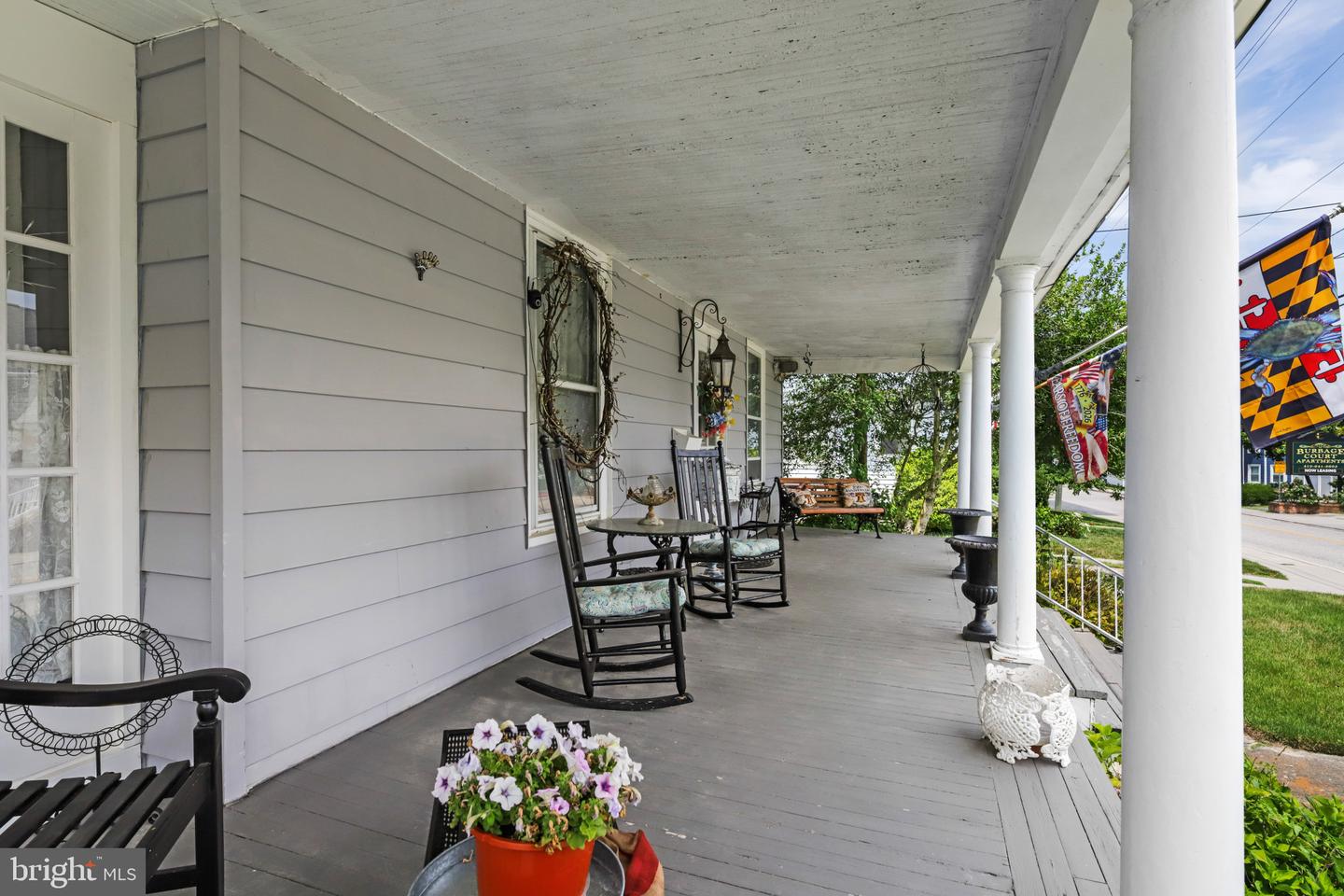 207 Williams St Property Photo 4