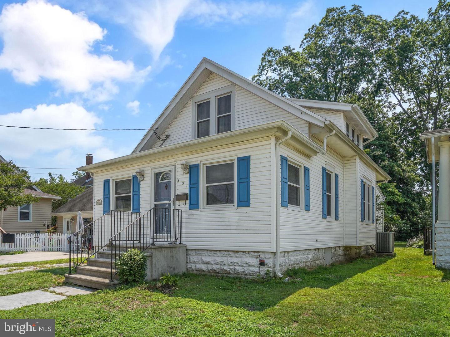 201 6th St Property Photo 1