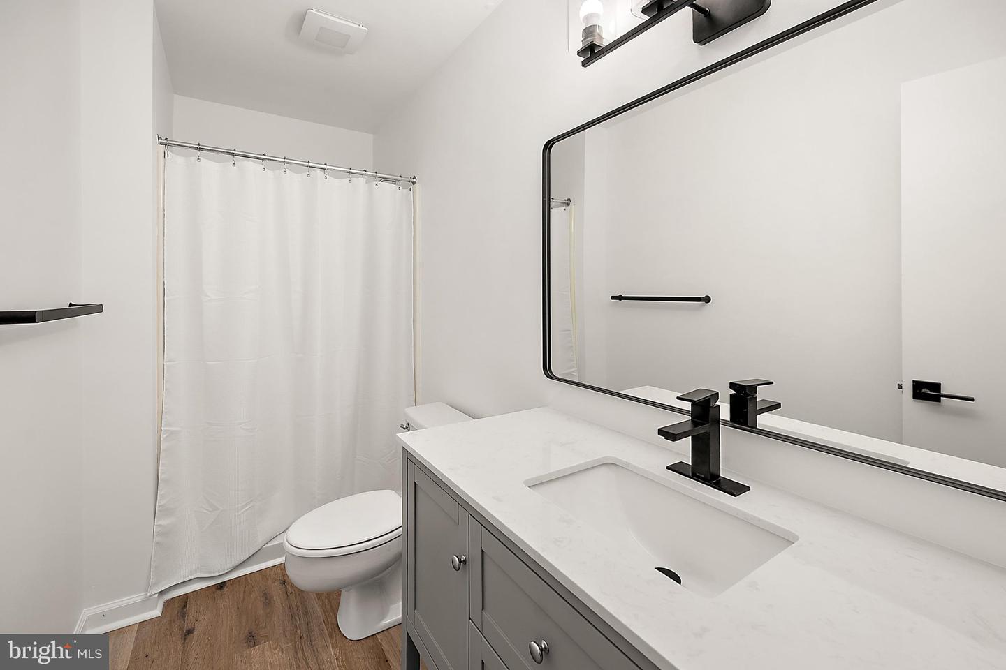 302 Franklin Ave Property Photo 16
