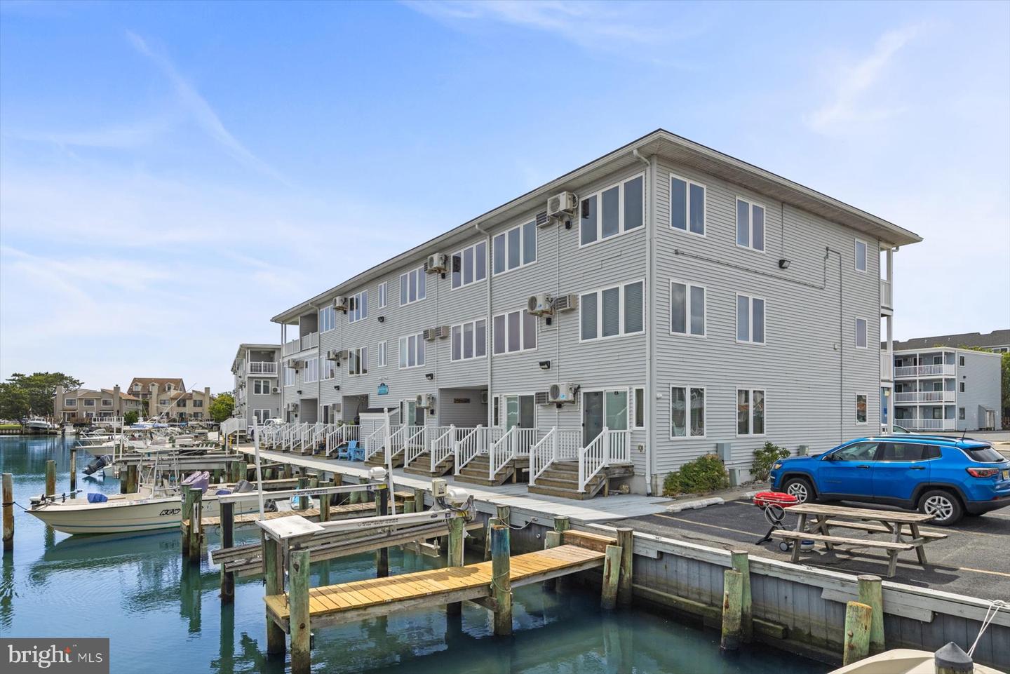 512 ROBIN DR #21