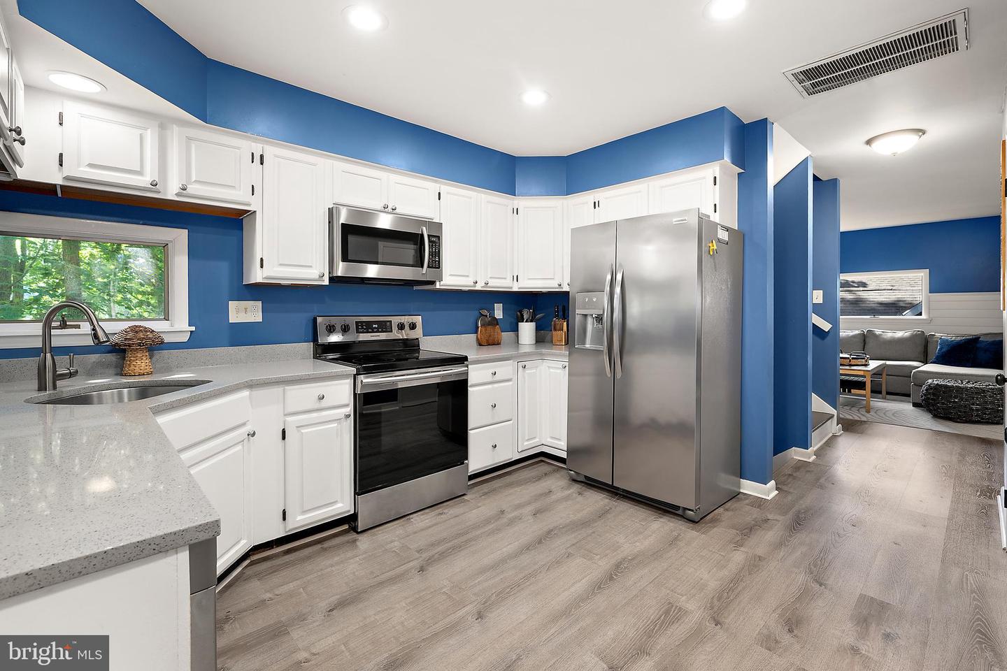 582 Ocean Pkwy Property Photo 1