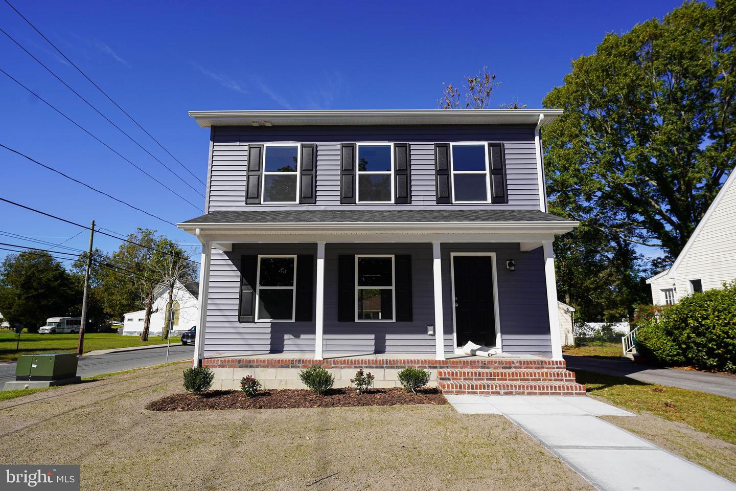 621 CEDAR ST