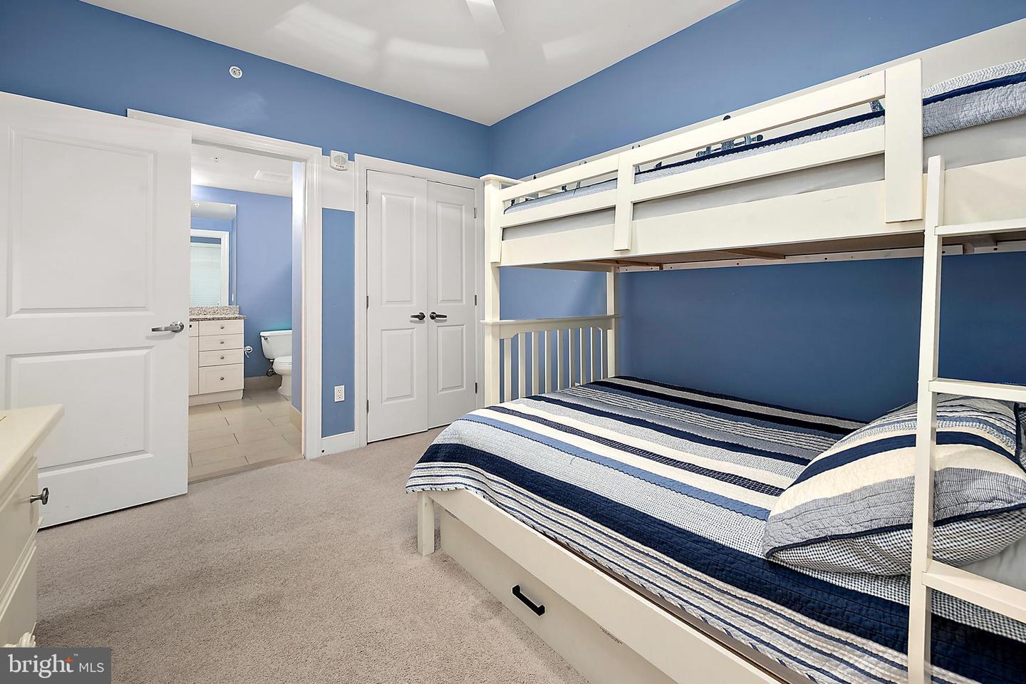2 48th St #1402 Property Photo 47
