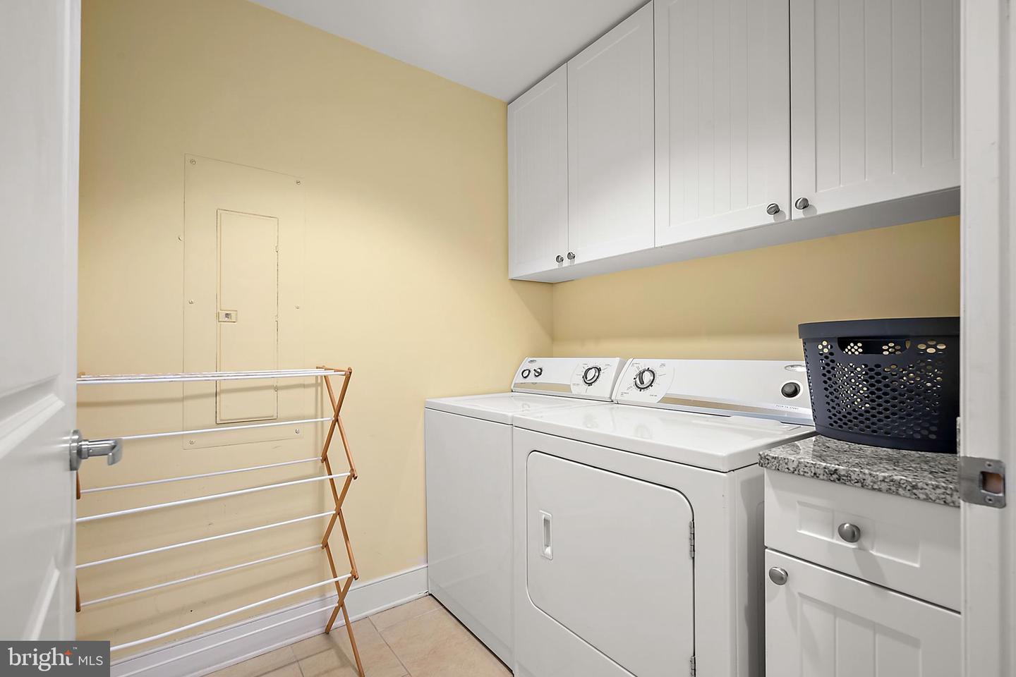2 48th St #1402 Property Photo 52