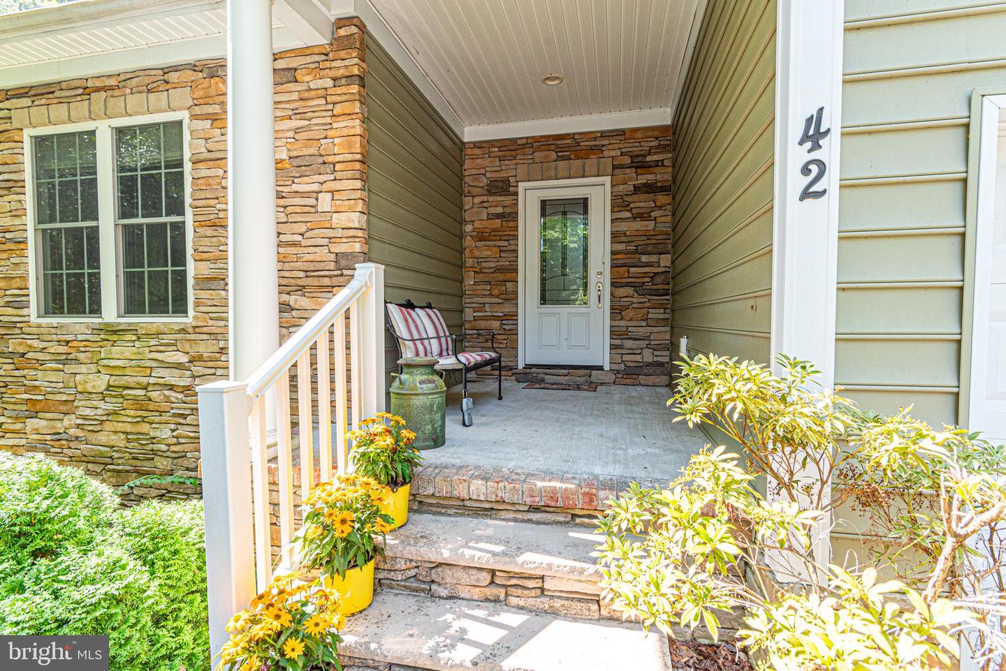 42 QUARTER STAFF PL Property Photo 1